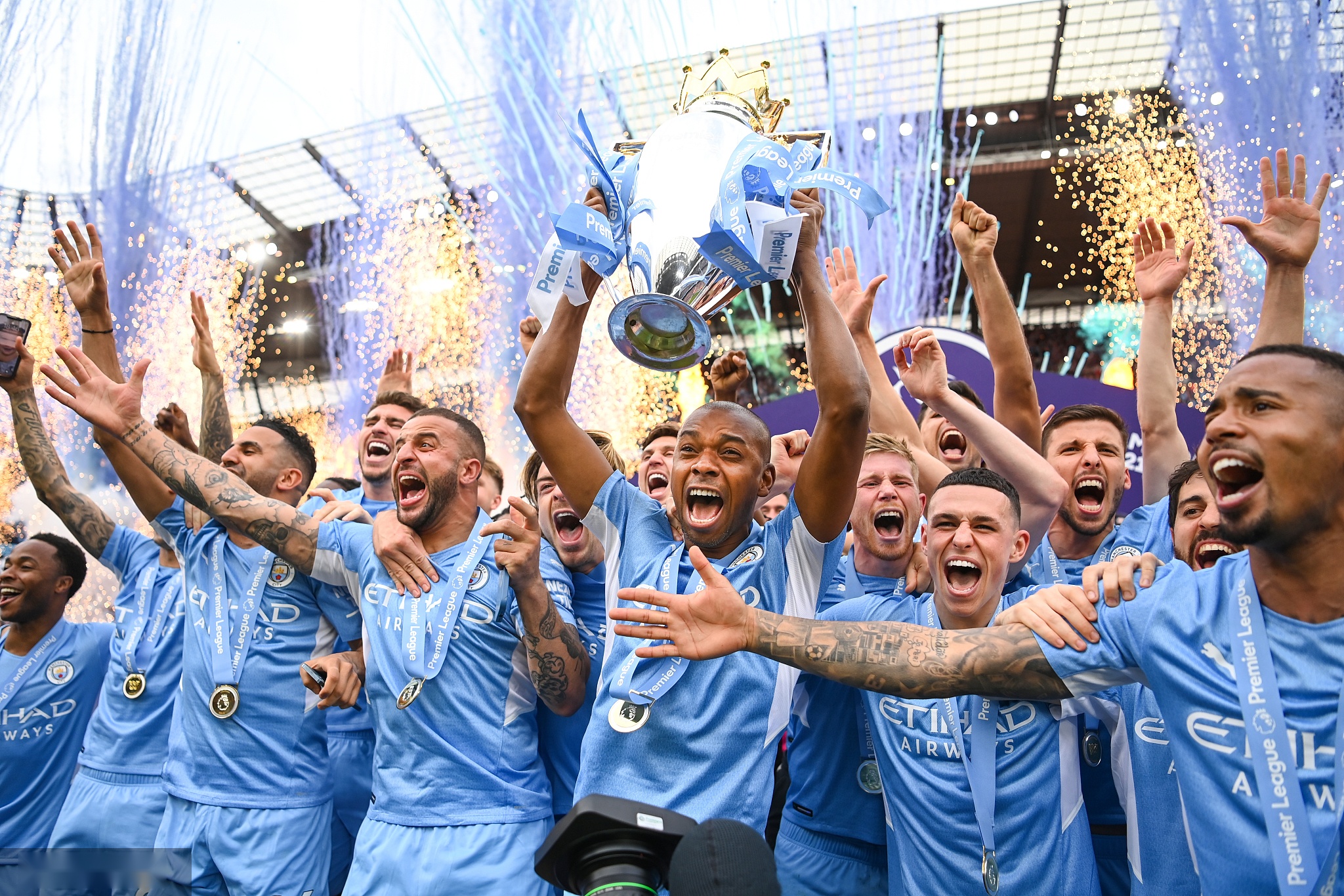 而利物浦正 而利物浦正